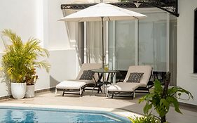 Casa Bonita Hotel & Luxury Residence